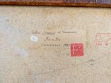 l'image d'une feuille de papier sur laquelle est apposé un timbre