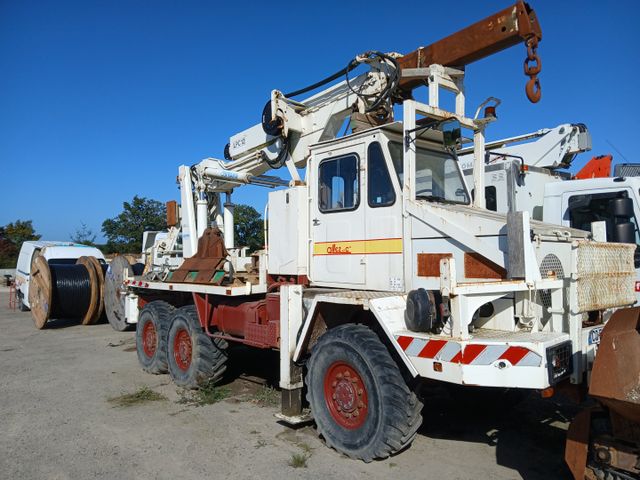 Engin de levage de marque MOL immatriculée CQ-502-FN, 1ère mise e...