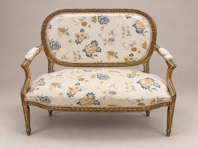une image d'une chaise recouverte d'un tissu à motifs floraux, recouverte, recouverte, recouverte, recouverte, recouverte, recouverte, recouverte