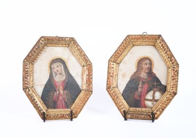deux tableaux représentant Jésus et Marie, dans des cadres dorés, sur fond blanc