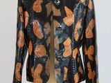 une veste orange et noire sur un mannequin, un mannequin, un mannequin, un mannequin, un mannequin, un mannequin, un mannequin, un mannequin, un mannequin, un mannequin, un mannequin, un mannequin, un mannequin, un mannequin, un mannequin, un mannequin, un mannequin, un mannequin, un mannequin, un mannequin, un mannequin, un mannequin, un mannequin, un mannequin, un mannequin, un mannequin, un mannequin, un mannequin, un mannequin, un mannequin, un mannequin, un mannequin, un mannequin, un manne