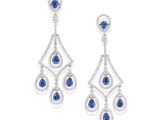 une paire de boucles d'oreilles en saphir et diamant