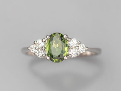 Bague en tourmaline verte et diamant
