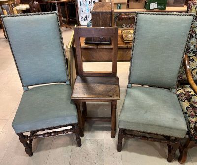 2 chaises style Louis XIII, bois tourné forme balustre, garn…