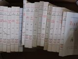 beaucoup de livres dans une boîte