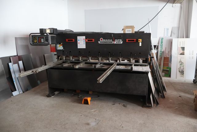 Cisaille guillotine AMADA PROMECAM GPS 420 de 1998, 220 cm de cap...