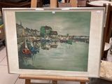 une image d'un tableau sur un chevalet dans une pièce