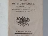 quelqu'un tient un livre ouvert à une page où figure une illustration
