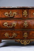 Commode tombeau en placage de bois de violette et de bois de… (photo 4)