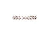 une image d'une bague en diamant sur fond blanc