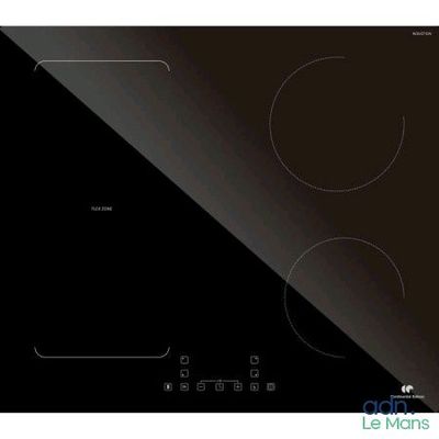 gros plan d'une plaque de cuisson noire sur fond blanc