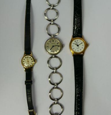 Petite montre bracelet de dame en argent (800/°°°) PRIOUX.