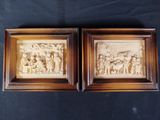 paire de plaques anciennes en bois sculpté représentant une scène de la vie de Jésus et de sa famille