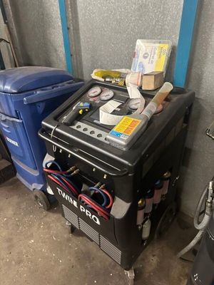 l'image d'une machine installée dans un garage