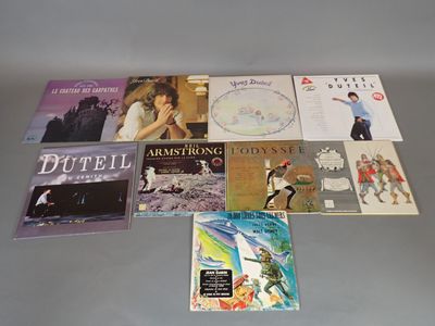un grand nombre de livres posés sur une table
