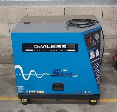 a blue machine that is sitting on the side of the road