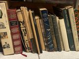 beaucoup de livres sur une étagère