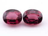 une paire de pierres précieuses ovales en tourmaline rose