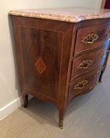 COMMODE en bois de placage et marqueterie ouvrant par trois … (photo 6)