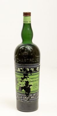 la bouteille est vide et prête à être remplie d'alcool