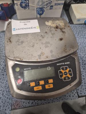 une balance très sale