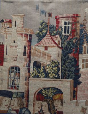 une photo d'une tapisserie avec un château en arrière-plan
