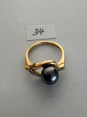 Bague en or jaune, serti d'une perle noire de Tahiti dans en…