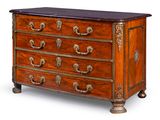 une image d'une commode avec un plateau en marbre