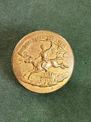 une pièce d'or sur laquelle figure un homme à cheval
