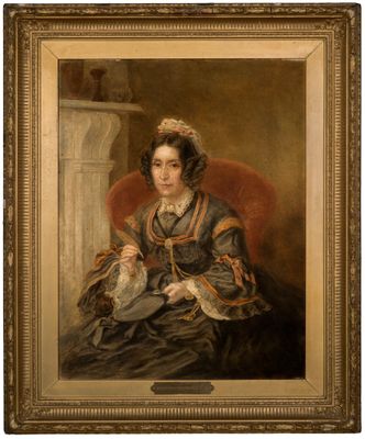 un vieux tableau représentant une femme assise sur une chaise, tenant un chat dans ses bras