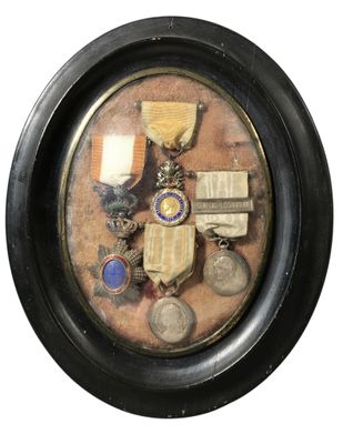 une photo d'une photo d'une photo d'une médaille