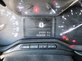 un gros plan du tableau de bord d'une voiture