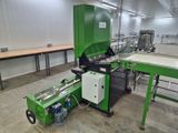 une machine placée au milieu d'une pièce