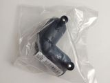 un sac en plastique contenant un objet noir