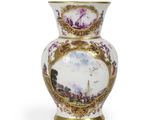 un vase sur lequel est représenté un château