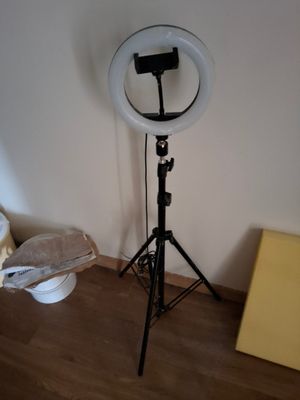 a light that is on a tripod in the corner of a room