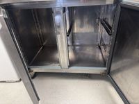 Table réfrigérée inox de marque Polar Refrigeration, 2 porte… (photo 3)