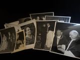 plusieurs photos en noir et blanc d'hommes et de femmes en tenue de cérémonie