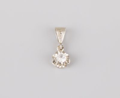 a white gold pendant with a round brilliant cut diamond