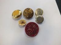 Lot de boutons de diverses matières dont cuivre et laiton (photo 3)