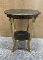 Guéridon rond en bois sculpté, doré et laqué noir, reposant …