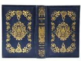 un vieux livre bleu avec des motifs dorés sur la couverture
