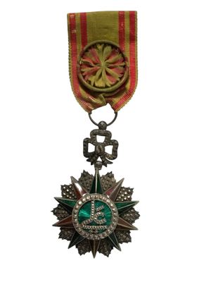 l'image d'une médaille portant une étoile