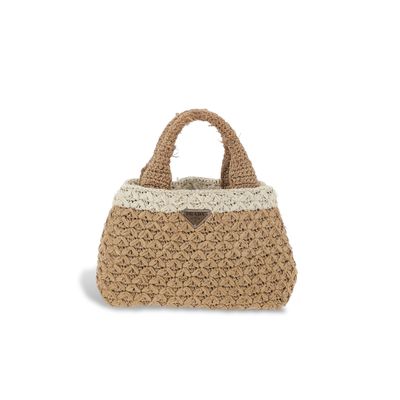 sac à main au crochet beige et blanc sur fond blanc