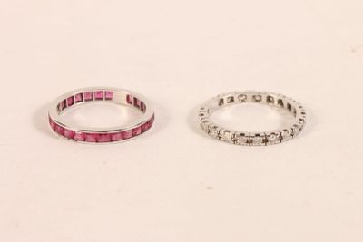 Deux bagues alliances américaines en or gris 750 ‰, une sert… - Photo 1