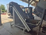 la photo d'une machine qui se trouve dans un garage