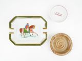 une assiette sur laquelle figure l'image d'un homme à cheval