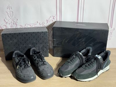 NIKE - REEBOK - Deux paires de sneakers, cuir et toile noire…