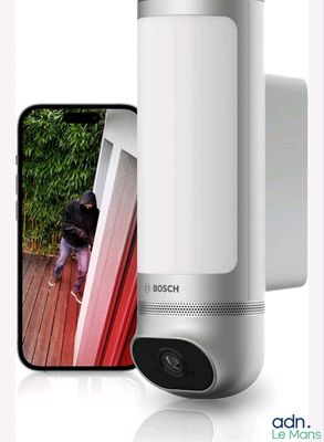 an image of a smart phone with a camera attached to it