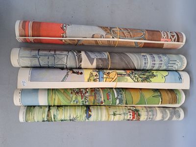quatre rouleaux de journaux empilés les uns sur les autres